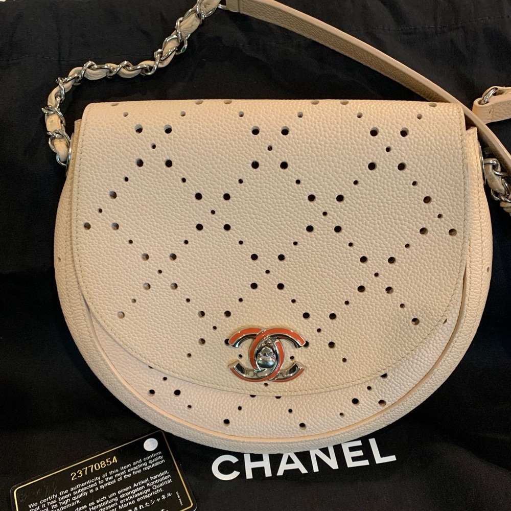 Chanel CC caviar perforated crossbody bag pristine - Picture 1 of 6